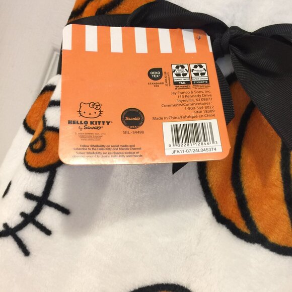 HELLO KITTY Fall Plush Throw 60" x 70" Cream Orange Black Pumpkins - Picture 4 of 4